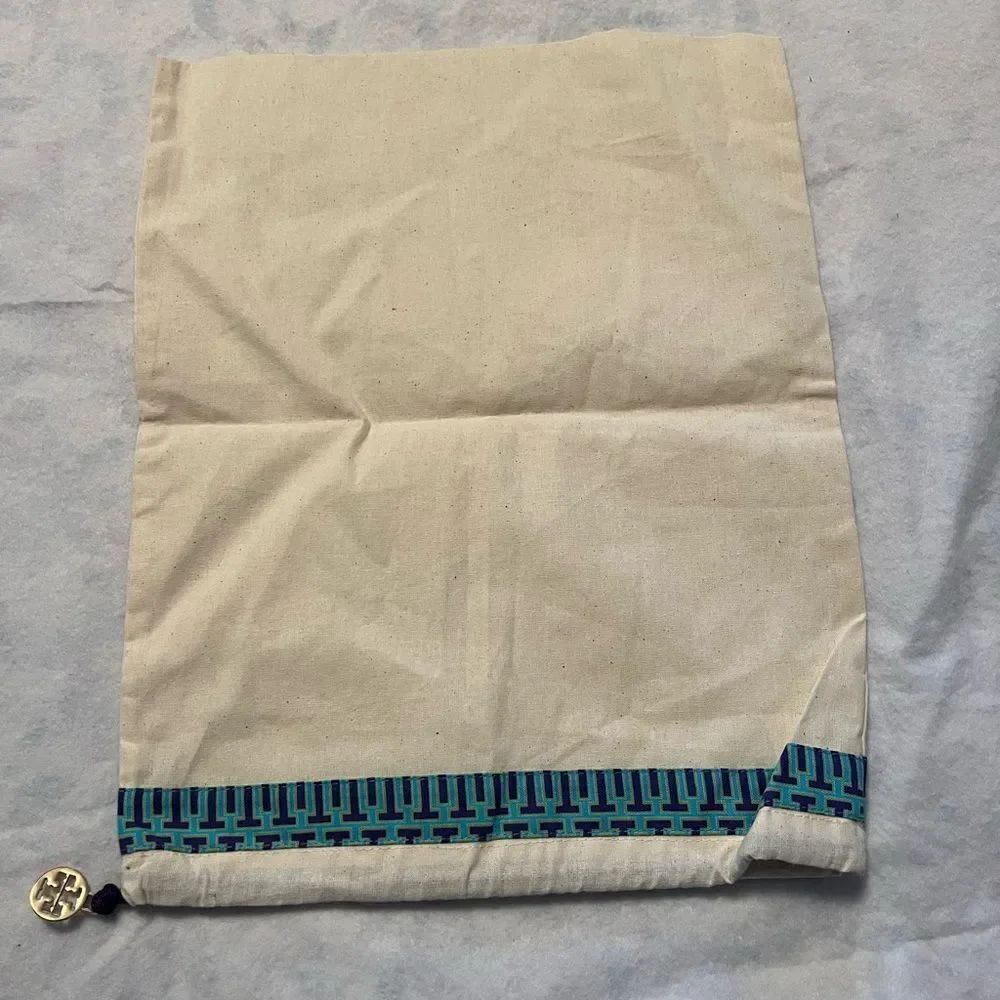 Tory Burch Dust Cover - Picture 3 of 3